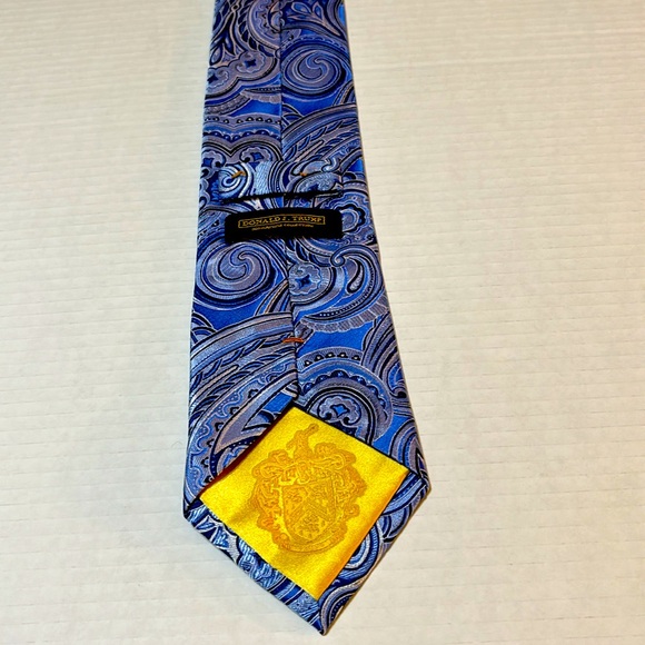Donald Trump signature collection silk tie, blue gray - Picture 2 of 6